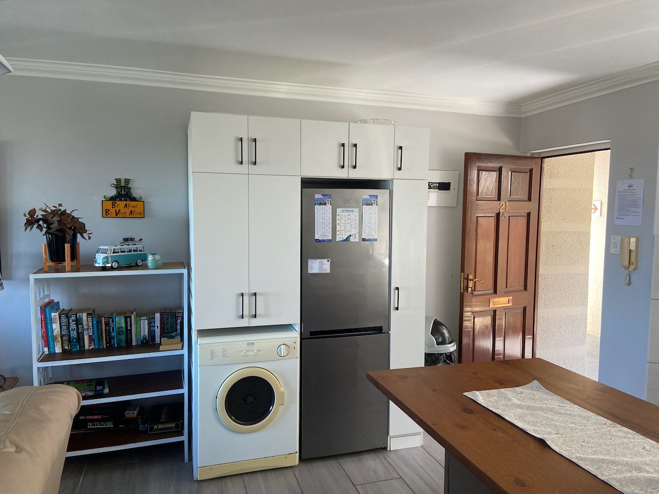Kitchen with a washing machine at 21A Garden Majesty, Castleton, Plettenberg Bay
